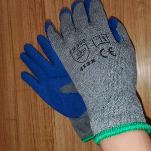 11 pairs of work gloves